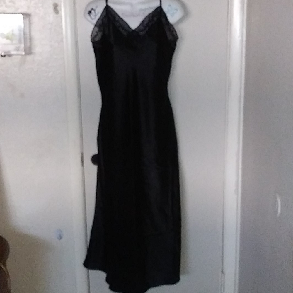 Halston slip